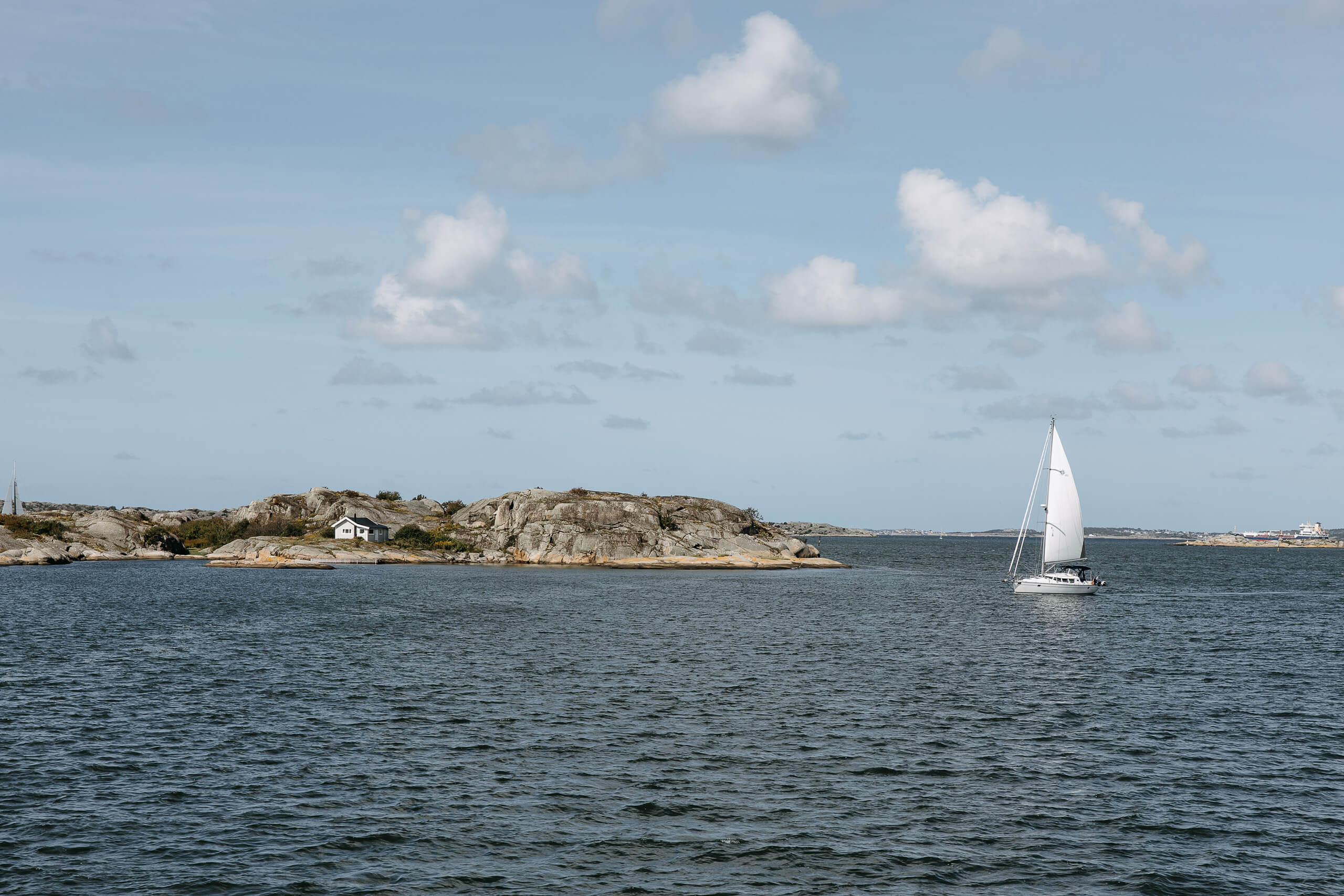 Lili & Seb wedding story in Vrångö Island — photograph 1