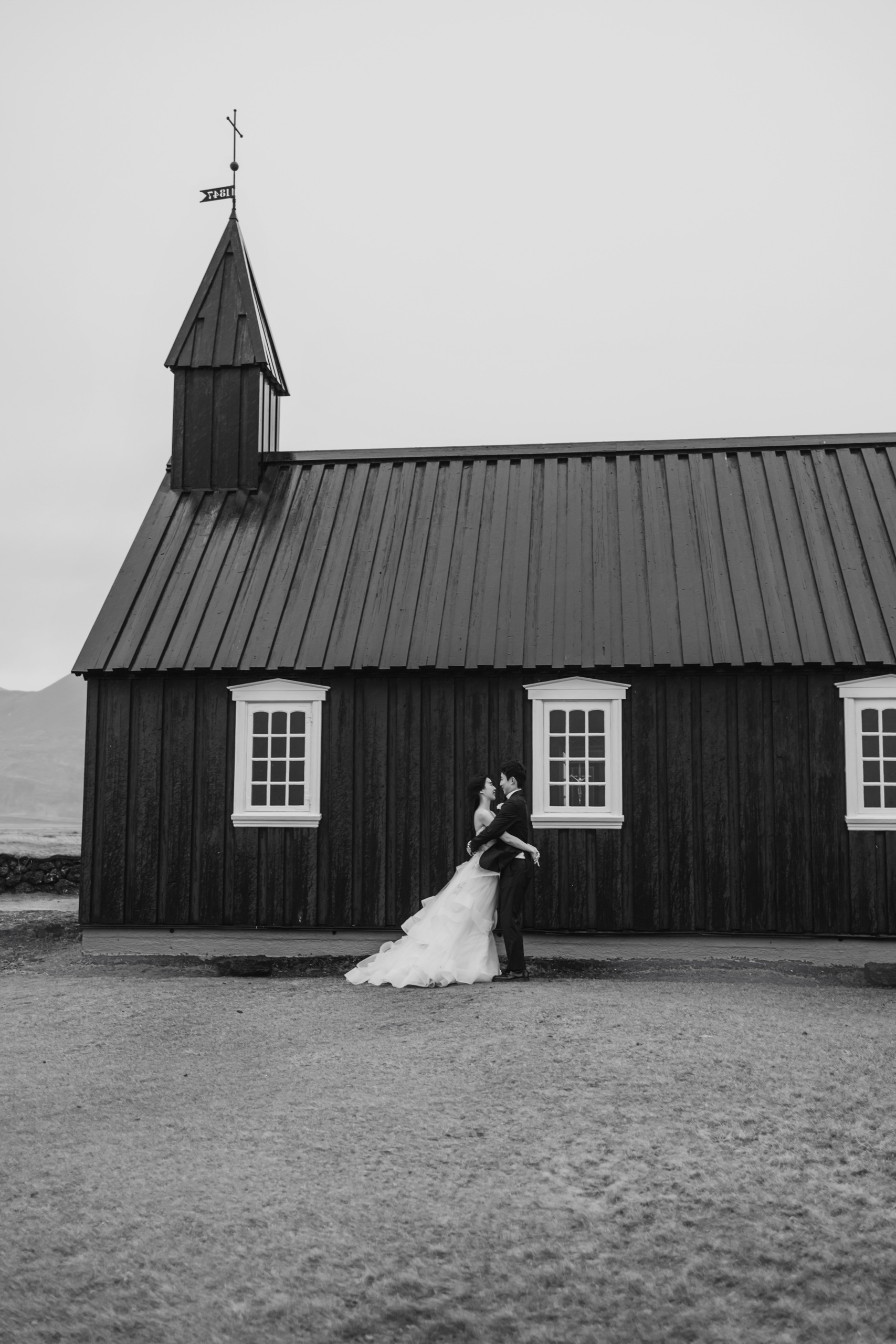Sean & Rebecca wedding story in Iceland — photograph 3